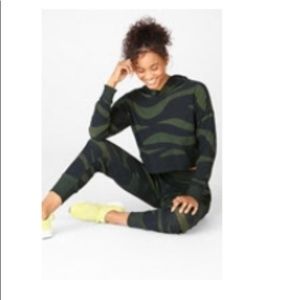 NWOT Fabletics Jogger set
